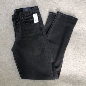 Gap Women’s Straight Mid Rise Short Jeans
